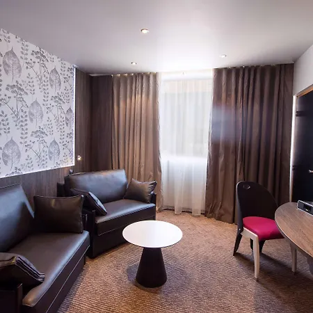Western Premier Le Patio Des Artistes Wellness Jacuzzi 4*
