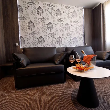 Western Premier Le Patio Des Artistes Wellness Jacuzzi